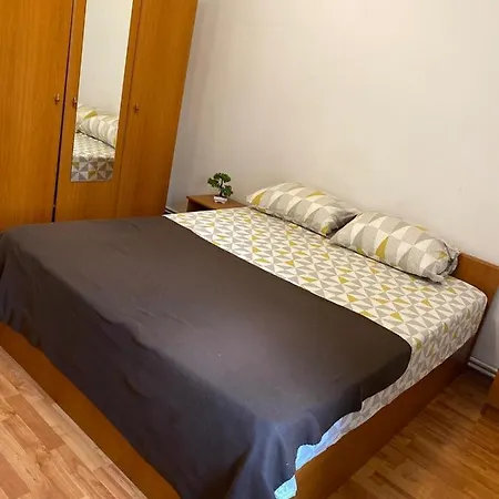 Apartment Mall Zone 100mp *