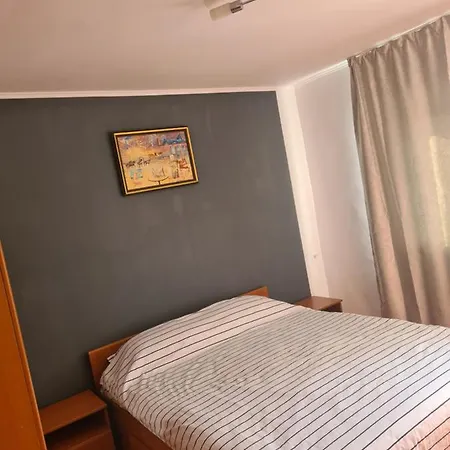Mall Zone 100mp Apartment